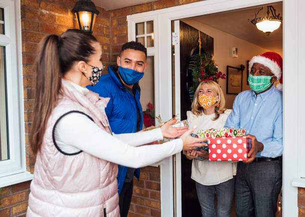 istock Dropping Off the Christmas Presents 1291767934