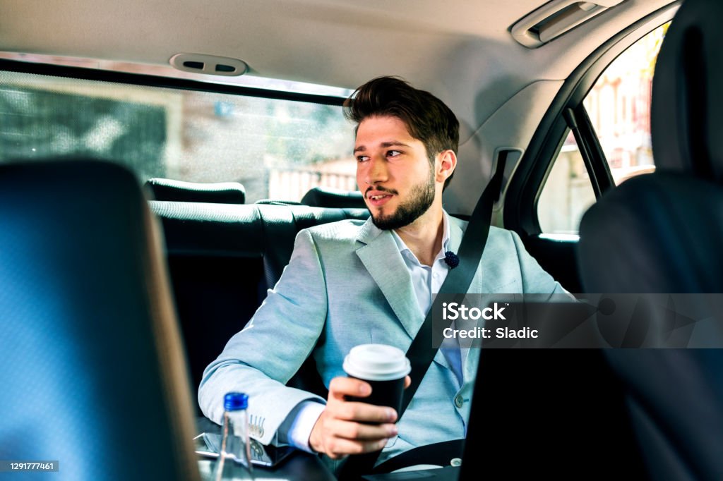 Giovane uomo d'affari in auto - Foto stock royalty-free di Automobile Giovane uomo d'affari in auto - Foto stock royalty-free di Automobile