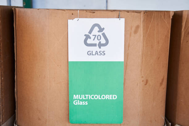 istock Cardboard box with recycling symbol 1291778172