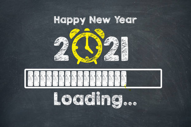 conceitos de ano novo relógio de contagem regressiva 2021 no quadro-negro - new years eve clock the end new years day - fotografias e filmes do acervo