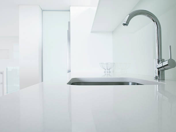 현대식 주방, 수도꼭지가 가라앉다 - sink domestic kitchen kitchen sink faucet 뉴스 사진 이미지
