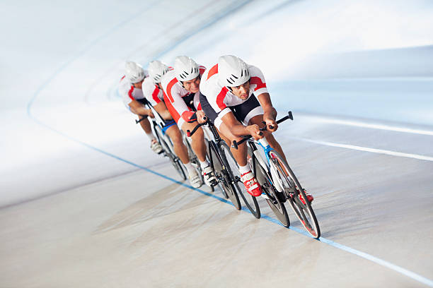 競合他社のサイクリングコース - track cycling ストックフォトと画像
