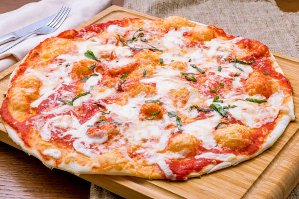 istock Italian pizza Margherita 1291797818