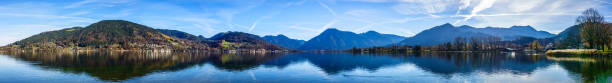 famoso lago tegernsee en baviera - tegernsee lake tegernsee lake mountain fotografías e imágenes de stock