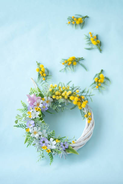 istock Mimosa and daisy Wreath 1291852555