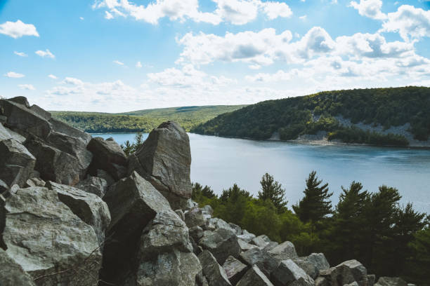 парк штата озеро дьявола в висконсине - devils lake стоковые фото и изображения