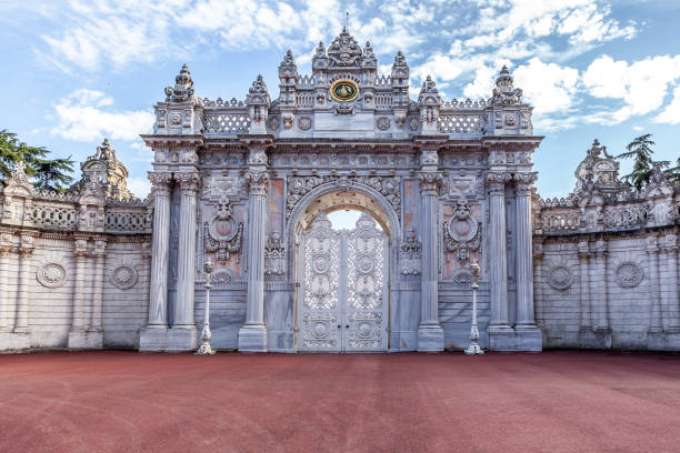 dolmabahce palace entrance, wide angle - palace gate imagens e fotografias de stock