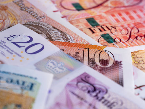 британские фунты и монеты - pound symbol ten pound note british currency paper currency стоковые фото и изображения