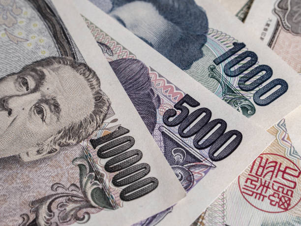 istock Japanese Yen bank notes 1291891388