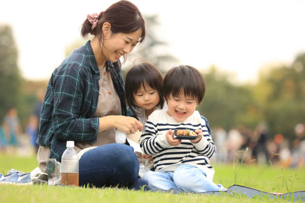istock Parent and child to eat 1291935264