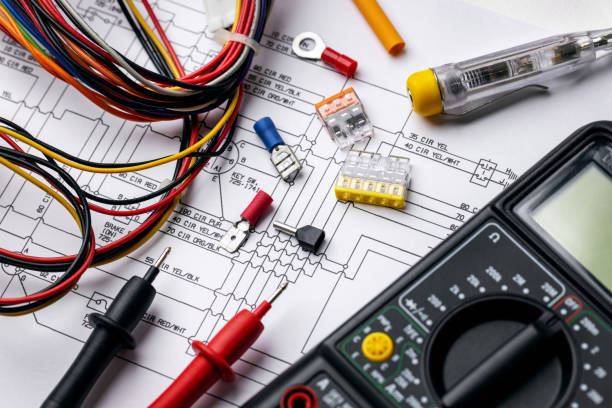 herramientas eléctricas y equipos eléctricos en el diagrama de cableado - electrical hardware fotografías e imágenes de stock