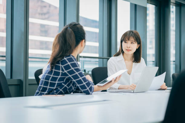 istock Asian chinese white collar worker teamwork discussion in the office 1291961157