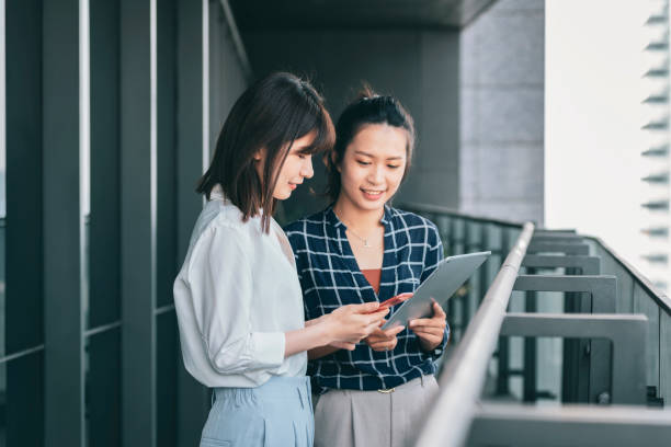 istock Asian chinese white collar worker teamwork discussion in the office 1291961184