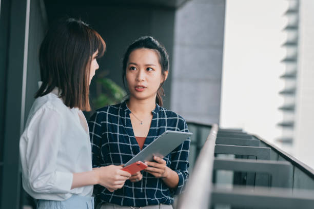 istock Asian chinese white collar worker teamwork discussion in the office 1291961228