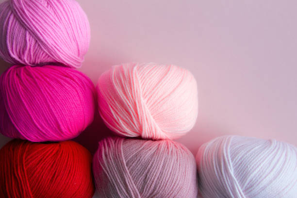 istock Columnarized acrylic yarn on a pink background. A graph in the form of a nuanced gradient. 1291992107