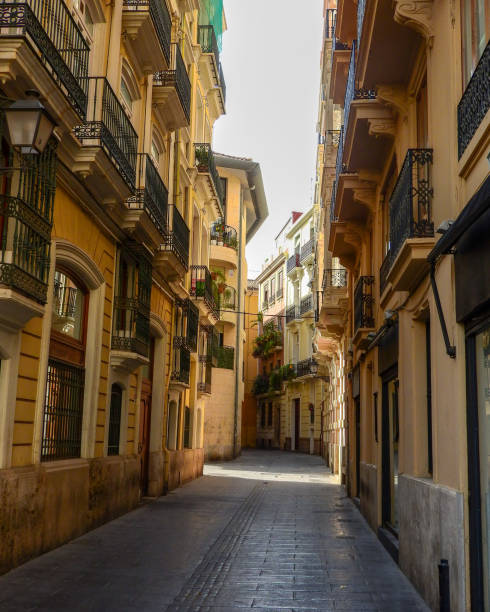 istock Deserted alley in Valenica, Spain. 1291994127