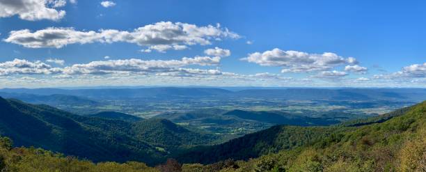 panoramic view of shenandoah national park in virginia, usa - shenandoah national park imagens e fotografias de stock