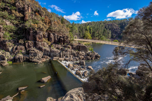 desfiladeiro de catarata - launceston - esk river - fotografias e filmes do acervo