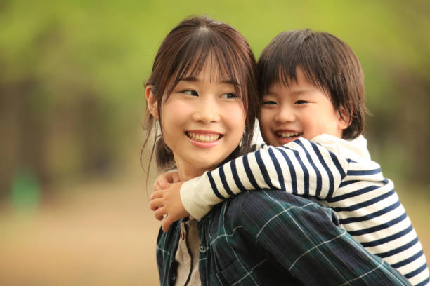 istock Smiley parent and child 1292029851