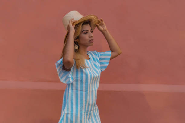 istock Latin girl with straw hat smiling visiting city. 1292030728