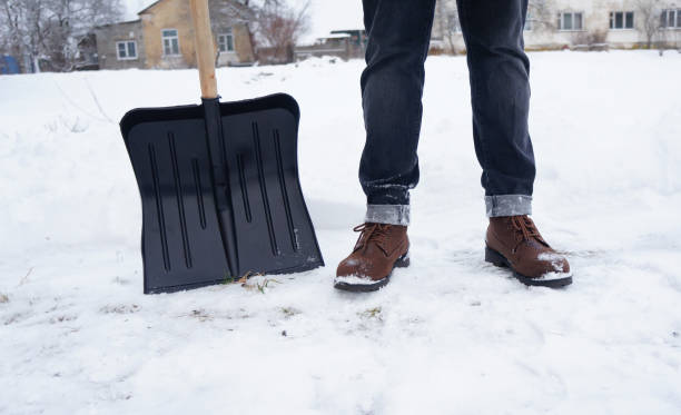 istock snow shovel cleaning symbol 1292105305