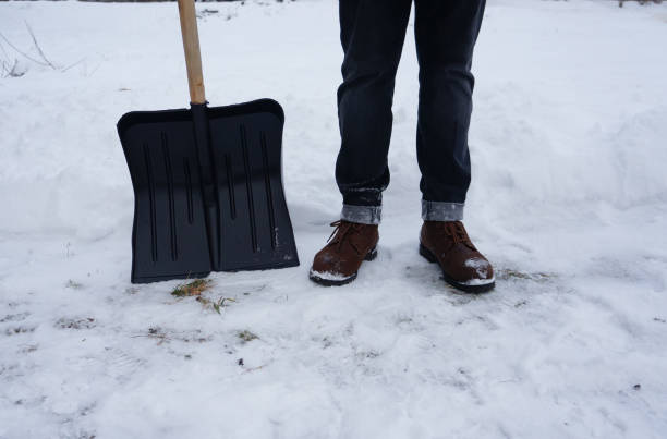 istock snow shovel cleaning symbol 1292105306