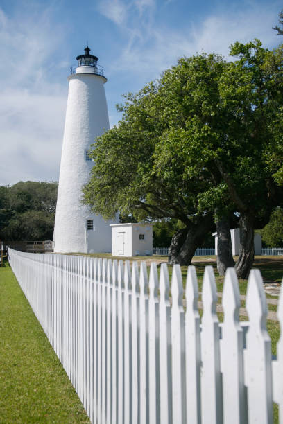 Historic Ocracoke Lighthouse istoric Ocracoke Light on Ocracoke Island, Cape Hatteras National Seashore, North Carolina ocracoke lighthouse stock pictures, royalty-free photos & images