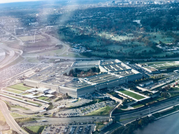 american city aerial / departament obrony (pentagon) - washington dc monument sky cloudscape zdjęcia i obrazy z banku zdjęć