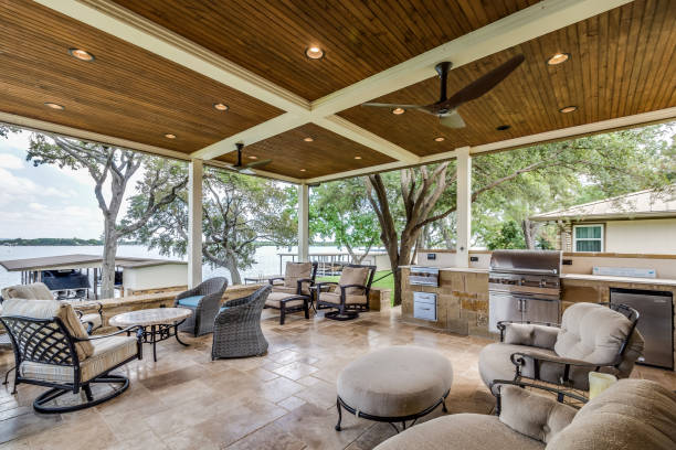 istock Lakeside home with outdoor entertaining and cooking 1292196609