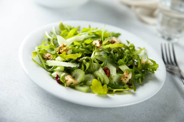салат из рукколы с сельдереем - cranberry salad стоковые фото и изображения