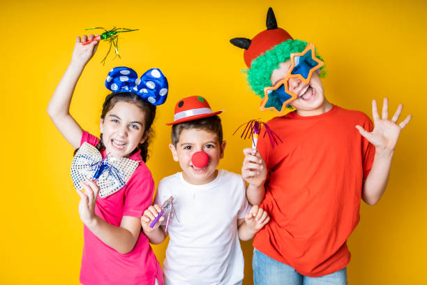 tres niños celebrando el carnaval o la víspera de año nuevo en casa - eyewear child glasses 6 7 years fotografías e imágenes de stock