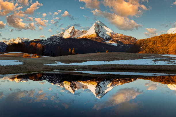 watzmann reflection - sunrise european alps mountain alpenglow stock-fotos und bilder