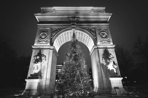 istock Christmas Tree in Washington Square Park 1292296379