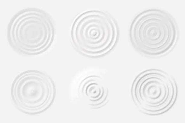 리플 우유. 최고 뷰 크림, 요구르트의 웨이브 서클. 사실적인 샴푸 유체 라운드, 표면 벡터 세트에 추상백색 방울 액체 웅덩이 - liquid water rippled abstract stock illustrations