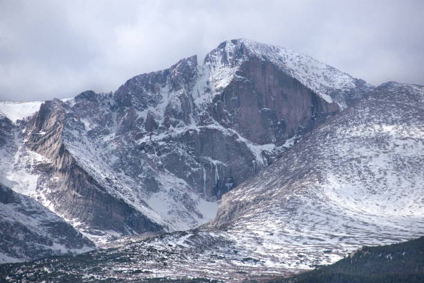 longs peak - denver colorado colorado winter snow stock-fotos und bilder