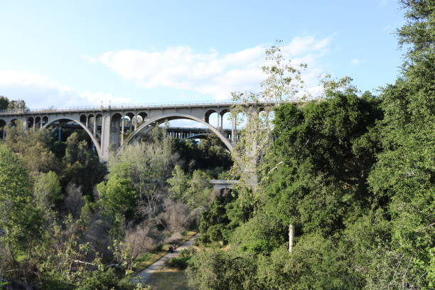 istock Colorado bridge in Pasadena 1292328413