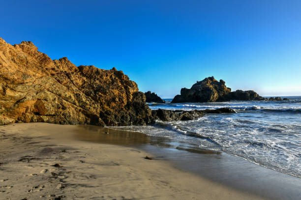 istock Pfeiffer Beach - Big Sur, California 1292335103