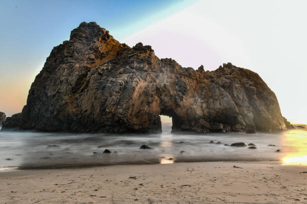 istock Pfeiffer Beach - Big Sur, California 1292335105