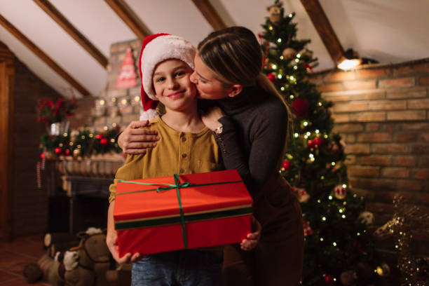 istock Let me give you a Christmas smooch 1292337118