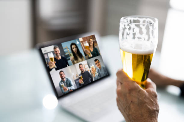 istock Virtual Beer Drink Online Party 1292351304