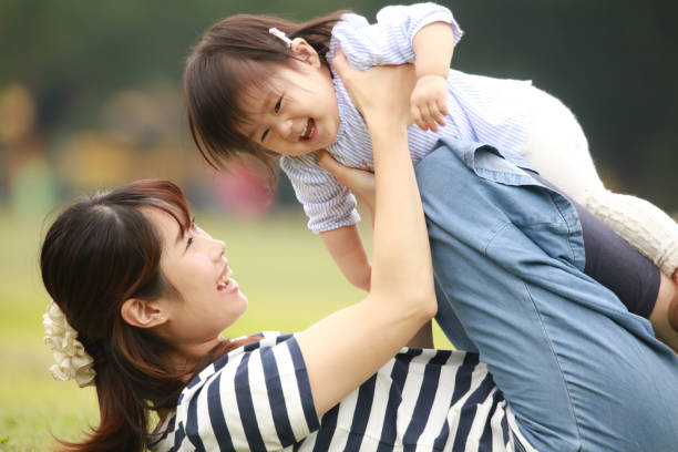 istock Smiley parent and child 1292373174