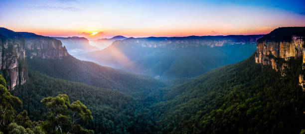 Sunrise View at Govetts Leap lookout Govetts Leap lookout is close to the town of Blackheath in Blue Mountains National park blue mountains australia photos stock pictures, royalty-free photos & images
