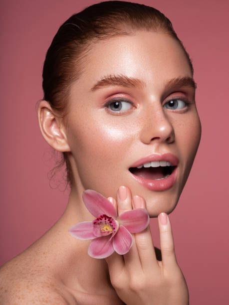 istock Beautiful woman with bright make-up 1292415387