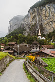 blick-vom-lauterbrunnental-in-die-schweizer-alpen.jpg?b=1&s=170x170&k=20&c=nhNkU-5YiyJWSueQC32A6IArY8hGAqPp18g63FzsDfg=