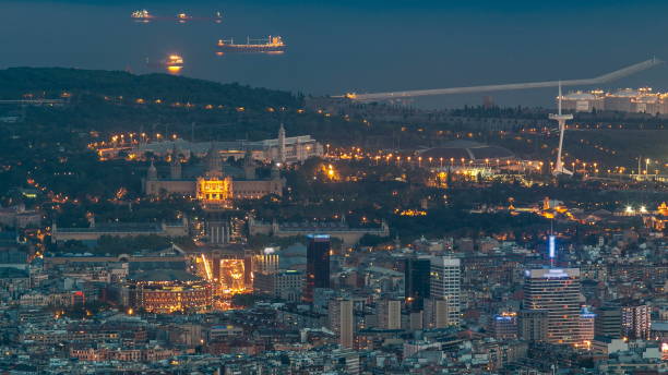 widok z tibidabo narodowego muzeum sztuki na placa espanya w barcelonie dzień do nocy, katalonia, hiszpania - spain architecture landscape non urban scene zdjęcia i obrazy z banku zdjęć