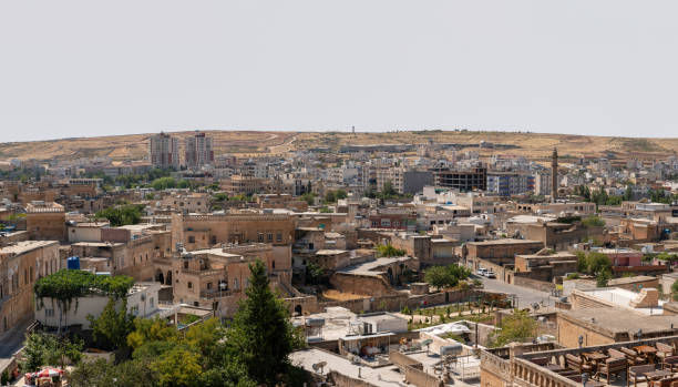 panoramablick auf die altstadt. - midyat stock-fotos und bilder