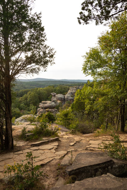 blick über den garten der götter, wenn sich der sonnenuntergang nähert.  shawnee national forest, illinois. - shawnee national forest stock-fotos und bilder