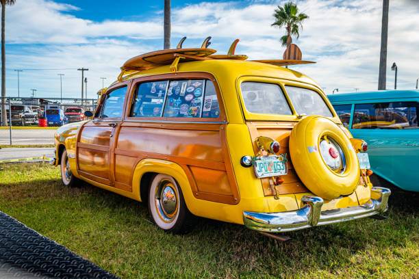 1950 ford county squire kombi - woodie zdjęcia i obrazy z banku zdjęć