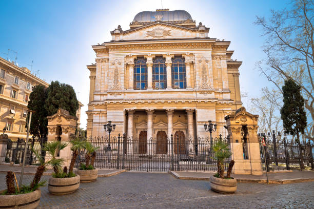roma. grande sinagoga de roma vista de fachada, templo judeu na cidade eterna - rome italy city cupola - fotografias e filmes do acervo