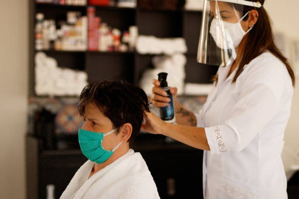 istock Small Business - Beauty Salon 1292512581